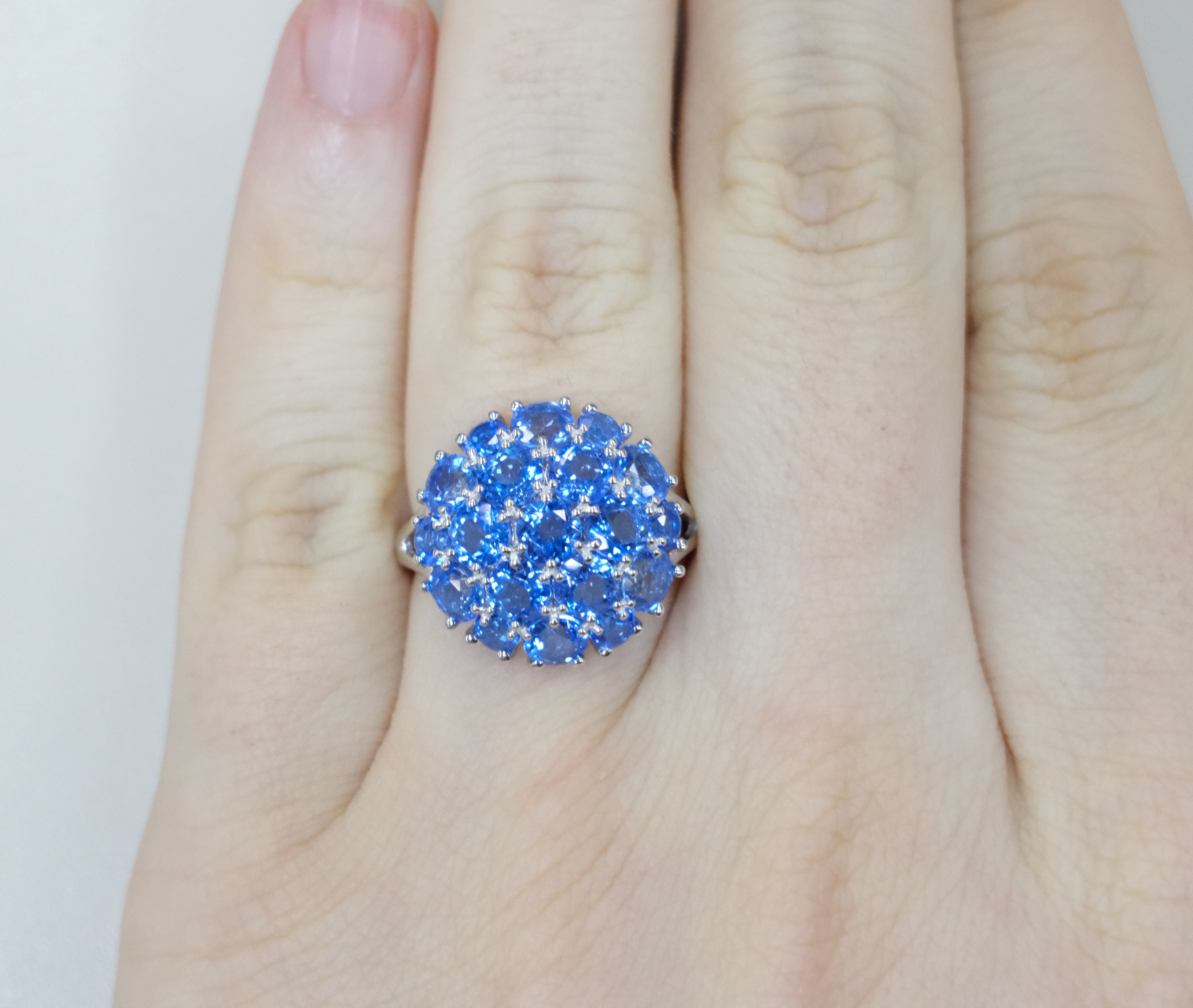 Серебряное кольцо с топазами Индиго